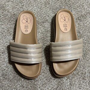 Oasis Society Genuine Leather Slides
